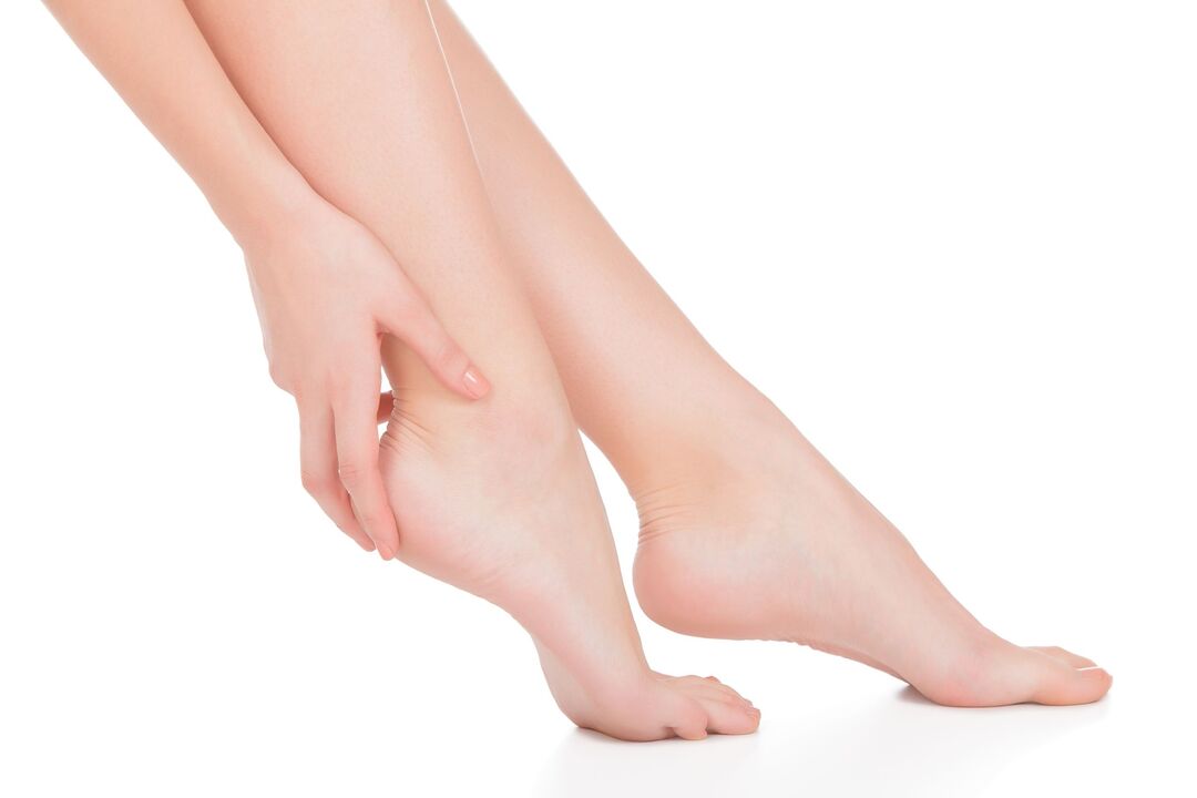 Gesunde Arme und Beine nach der Behandlung der Pilz -Demyxil -Creme